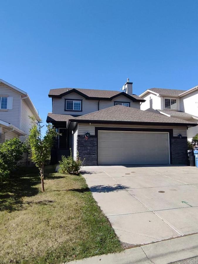 Lovely Home Calgary Ngoại thất bức ảnh
