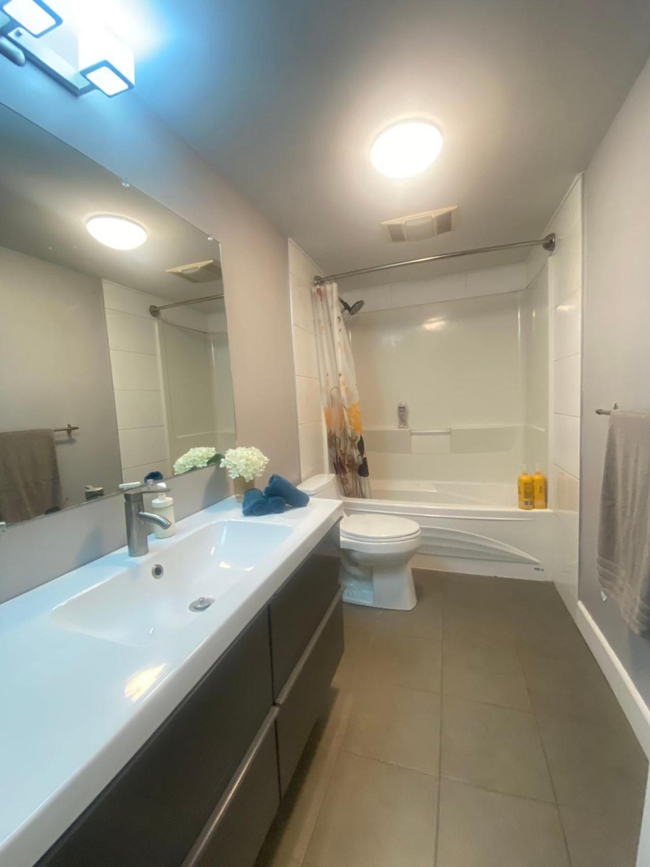 Lovely Home Calgary Ngoại thất bức ảnh
