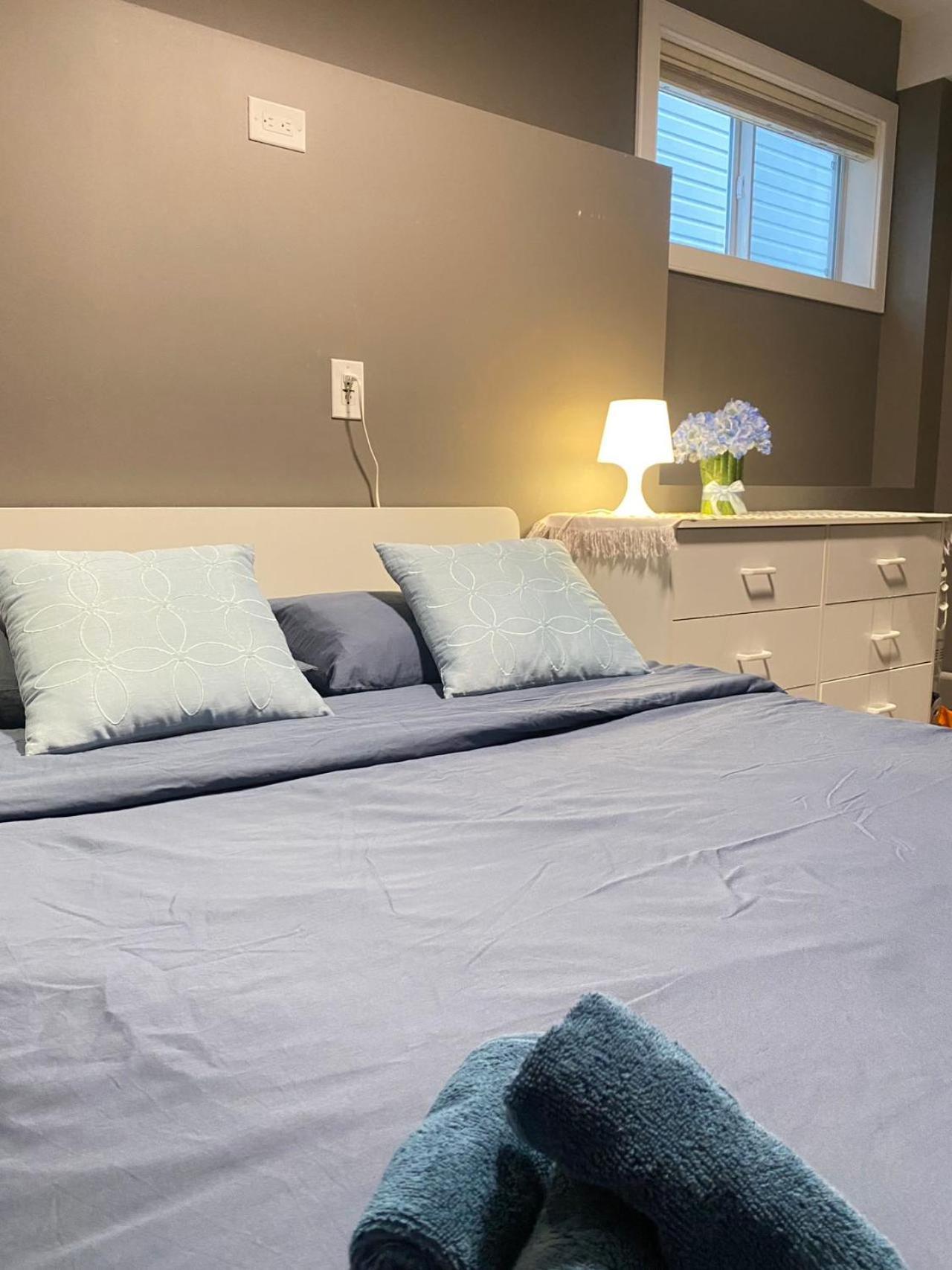Lovely Home Calgary Ngoại thất bức ảnh