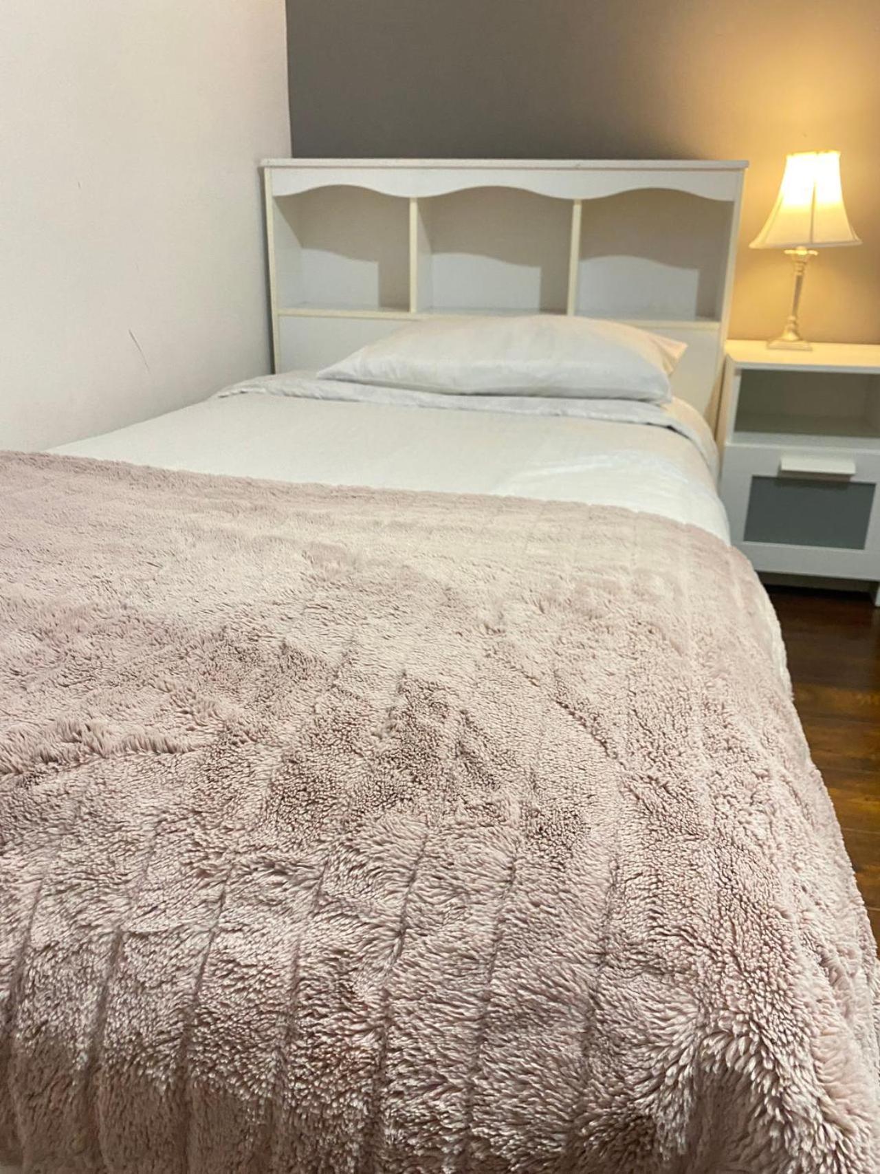 Lovely Home Calgary Ngoại thất bức ảnh
