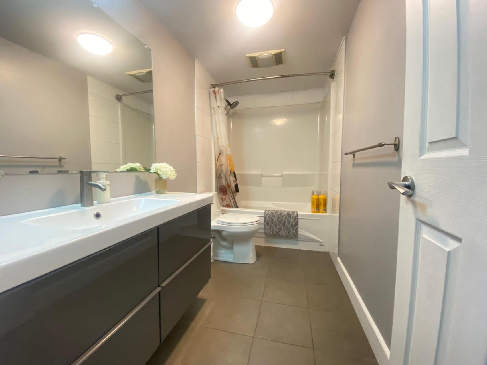Lovely Home Calgary Ngoại thất bức ảnh