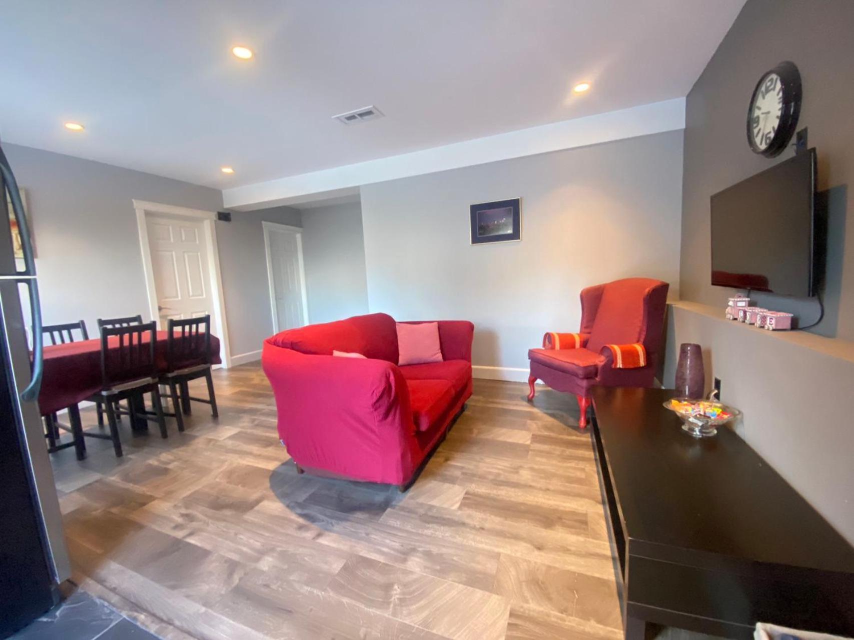 Lovely Home Calgary Ngoại thất bức ảnh